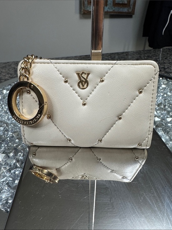 Victoria's Secret Handbags - Victoria's Secret Cream Quilted Card Case with Gold hang clasp